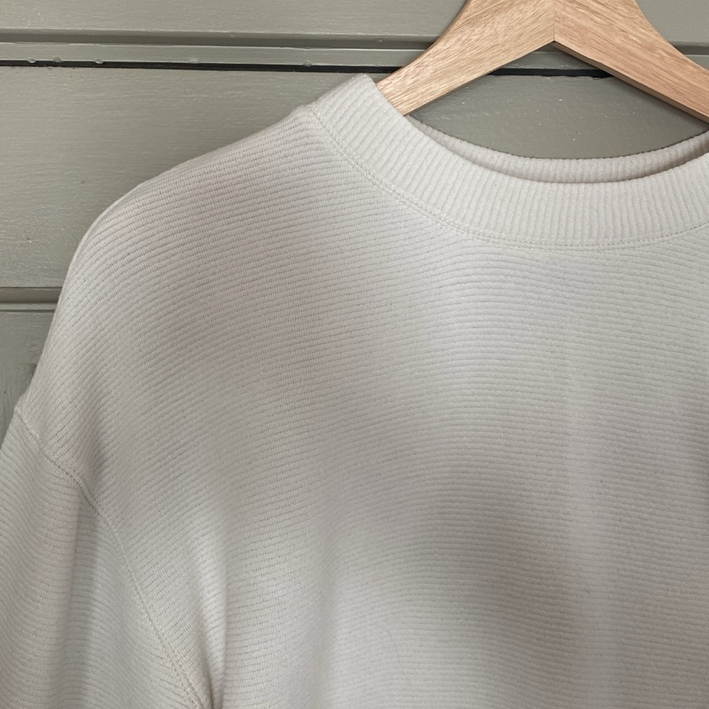 White pullover - Picture 2 of 5